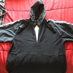 Short sleeve hoodie